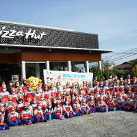 Outdoor Study ke Pizza Hut Sudirman | Kelas 2